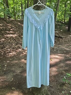 Vintage Light Blue Lace-Trim Nightgown by Slumber Suzy SzM